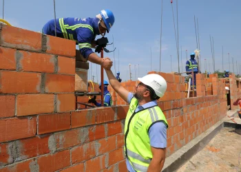 Governador Wilson Lima realiza nova vistoria em obras do conjunto habitacional da Sharp