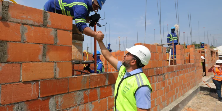 Governador Wilson Lima realiza nova vistoria em obras do conjunto habitacional da Sharp