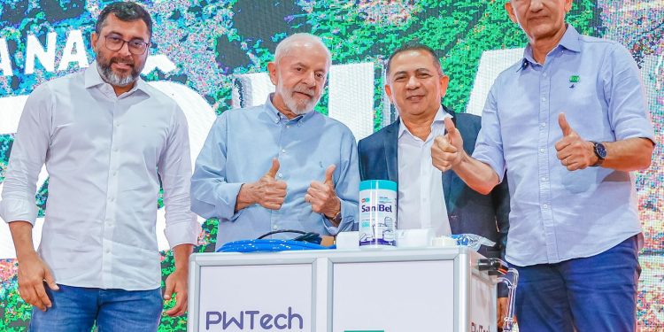 Lula assina termos para obras de trecho da BR-319 e dragagem após solicitação de Wilson Lima