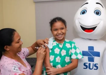 Gotinha contra pólio será substituída por vacina injetável em novembro