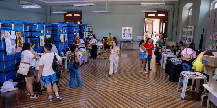 Troca de Livros e Gibis movimenta a Biblioteca Pública do Amazonas no domingo (29)