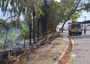Incêndio atinge lixão clandestino na zona Leste de Manaus