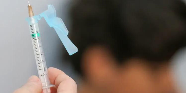 Prefeitura de Manaus diz vacinas contra Covid e Febre Amarela estão em atraso pelo Ministério da Saúde