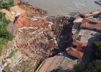 Defensoria atua para ajudar famílias atingidas por desabamento em Manacapuru