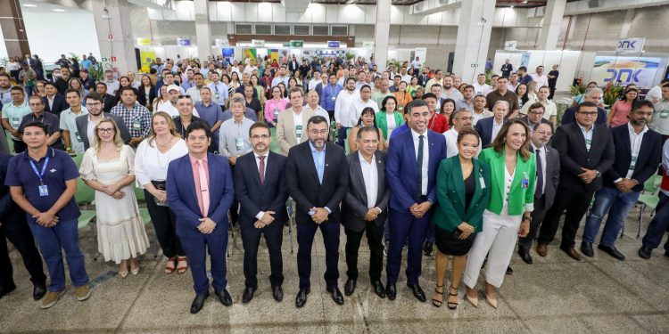 Em encontro com prefeitos eleitos e reeleitos, Wilson Lima reforça parceria entre estado e municípios