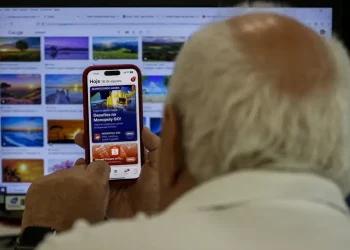 Número de lares urbanos com internet passou de 13% para 85% em 20 anos