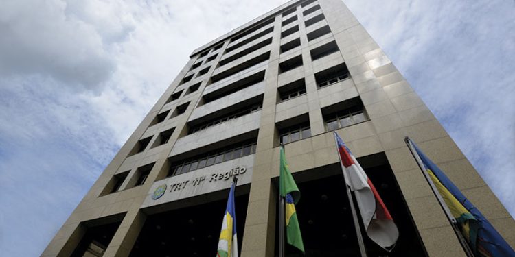 TRT-11 divulga leilão de R$ 13 milhões com imóveis, flutuante e fazendas