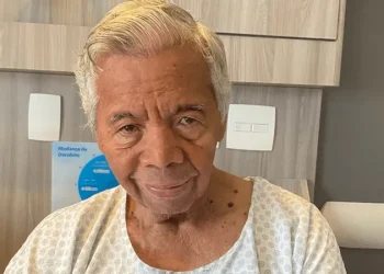 Roque, ex-assistente de palco de Silvio Santos, está internado em UTI