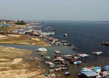 Rio Negro atinge menor nível em 122, com 12,68 metros