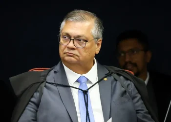 Flávio Dino mantém suspensão de emendas parlamentares