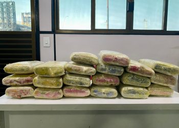 Polícia apreende 20 quilos de drogas camuflados dentro de sacos com bananas