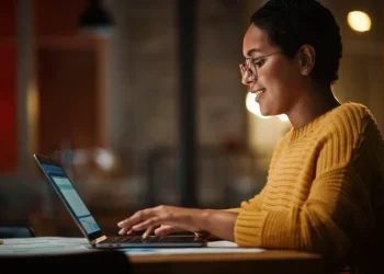 Ufam inscreve para cursos gratuitos para jovens mulheres de Careiro, Iranduba, Itacoatiara e Manaus