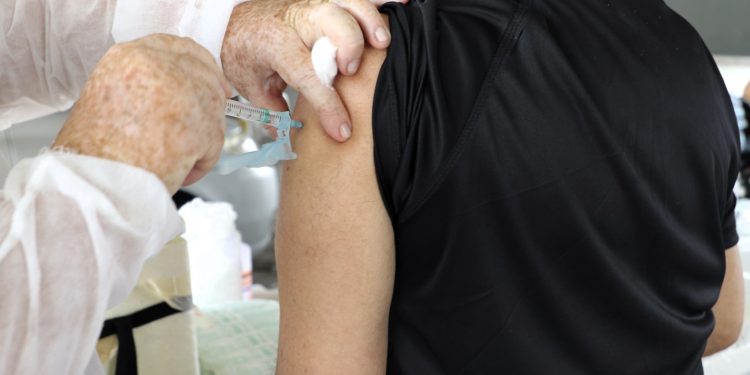 Saúde prorroga vacinação contra gripe até janeiro no Amazonas