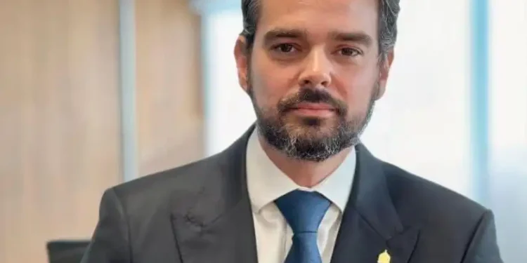 Delegado da PF é confirmado no comando da Interpol