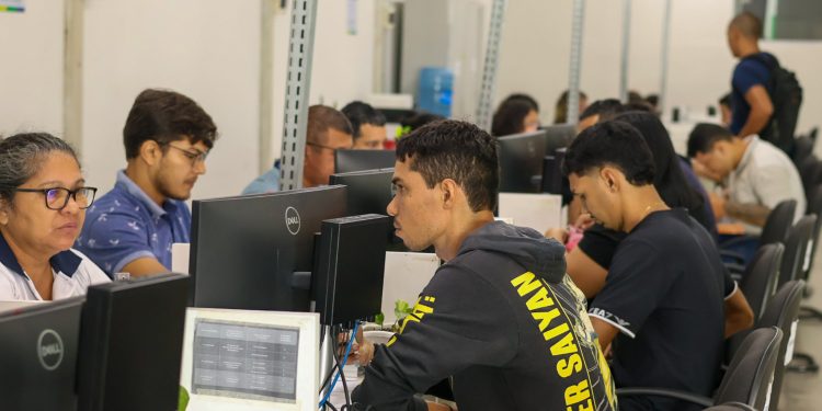Sine Amazonas divulga 136 vagas de emprego para esta segunda-feira (18)