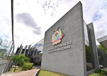 Auditor do TCE-AM determina suspensão de processo seletivo e provas na UEA