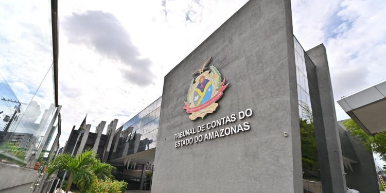 Auditor do TCE-AM determina suspensão de processo seletivo e provas na UEA