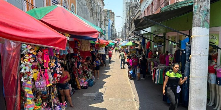 Fecomércio AM divulga horário de funcionamento do comércio no feriado