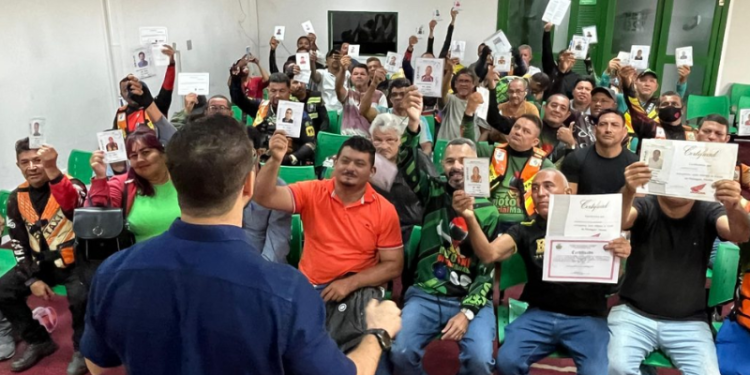 Defensoria quer proibir contratação de mototaxistas irregulares por aplicativos