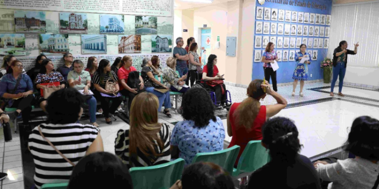 Seduc convoca 1,2 mil aprovados no PSS para a capital