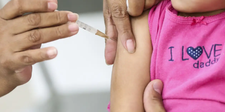 Amazonas utiliza dose injetável como reforço contra poliomielite