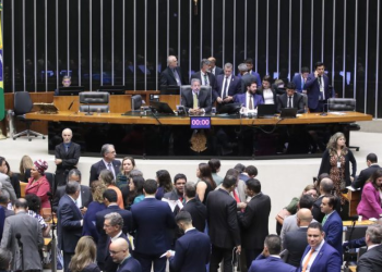 Câmara revoga novo seguro DPVAT e limita bloqueio de emendas