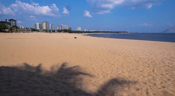Praia da Ponta Negra será liberada para banhistas em Manaus
