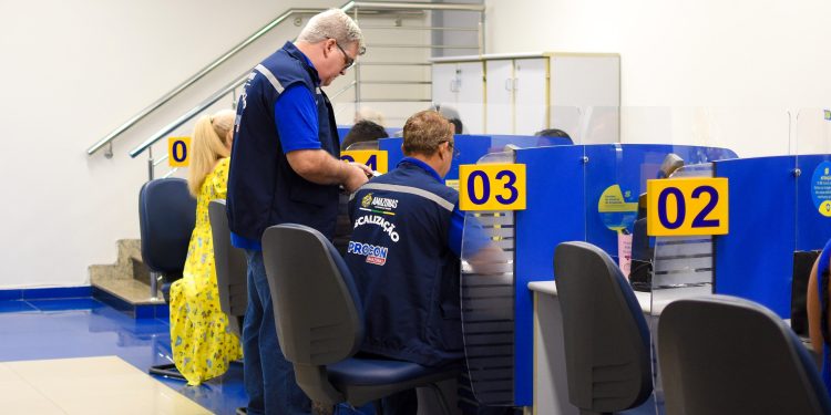 Agências bancárias são autuadas por descumprirem ‘Lei das Filas’