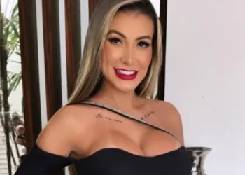 Língua bifurcada, conteúdo adulto, taça na cara: o ano insano de Andressa Urach