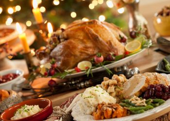 Cuidado com os exageros: como aproveitar as festas de fim de ano com saúde e bem-estar