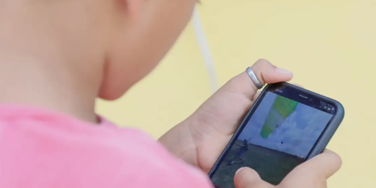 Projeto que restringe uso de celular em escolas é aprovado no Senado