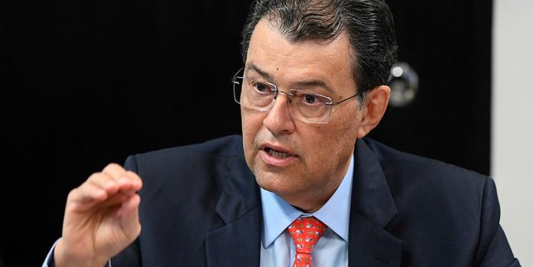 Relatório sobre regulamentação da reforma é apresentado por Braga à imprensa