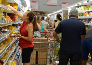 Mercado financeiro eleva previsão da inflação de 4,84% para 4,89%