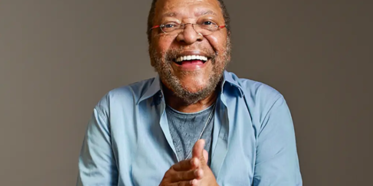 Justiça manda retirar música de Adele de plataformas por plagiar Martinho da Vila