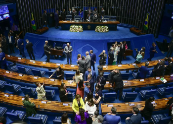 Senado pede que Dino libere dinheiro de emendas parlamentares