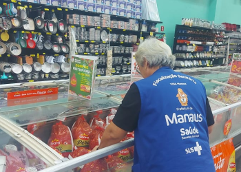Comércios são autuados por venderam alimentos estregados em Manaus