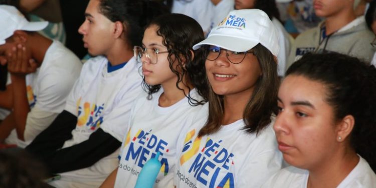 Primeira poupança do Pé-de-Meia do Ensino Médio será paga em fevereiro