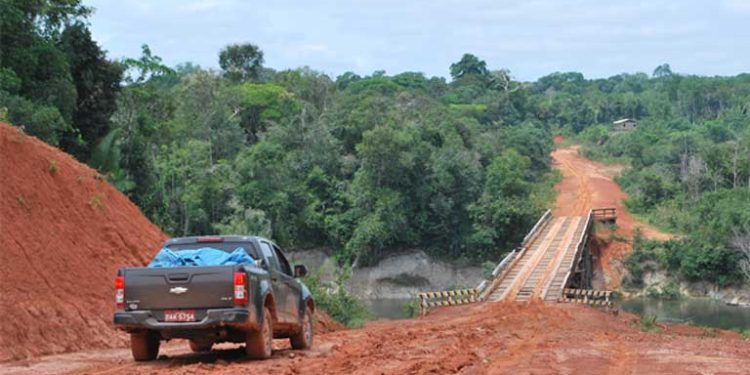 DNIT proíbe tráfego de cargas acima de 45 toneladas na BR-319 durante período chuvoso