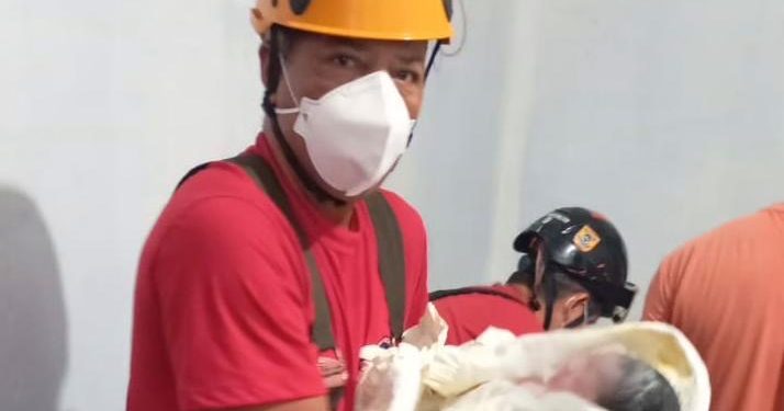 Em Parintins, bombeiros fazem parto e auxiliam primeirosr momentos entre mãe e filha