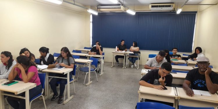 Curso de português e profissionalizantes para migrantes e refugiados estão com inscrições abertas em Manaus