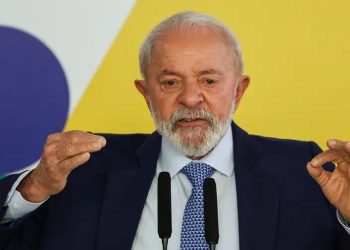 Lula diz que é a Petrobras quem decide sobre reajuste de combustível