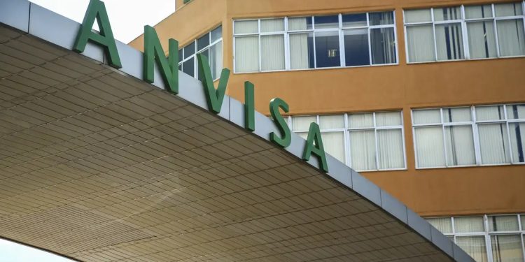 CFM pede à Anvisa banimento do uso de PMMA para preenchimento estético