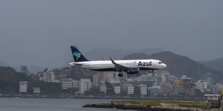 Preço médio de passagens aéreas diminuiu 5,1% em 2024, diz ministro