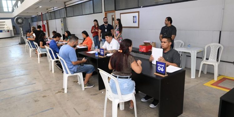 Prefeitura de Manaus alerta classificados no Bolsa Universidade sobre entrega de documentos