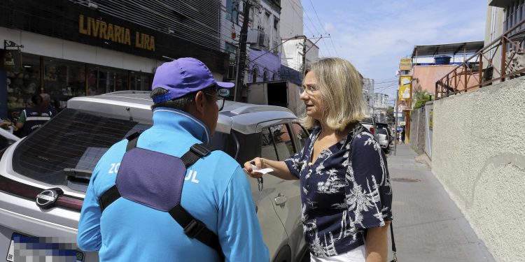 Adesão de motoristas ao serviço Zona Azul cresceu 21,77% em 2024