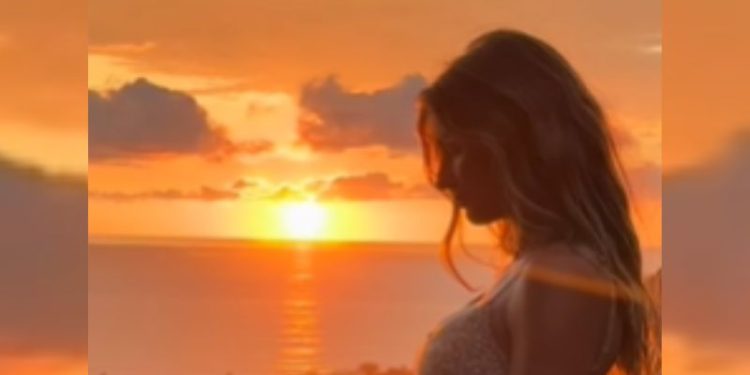 Gisele Bündchen divulga vídeo em que mostra barriga de grávida 