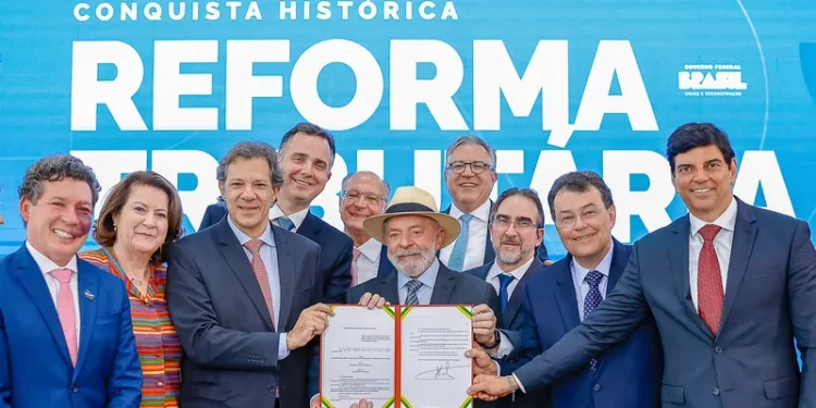 Lula sanciona regulamentação da reforma tributária sobre consumo