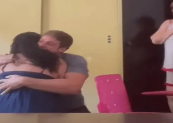 Após viralizar por fazer 9 anos de cursinho, jovem é aprovada em Medicina