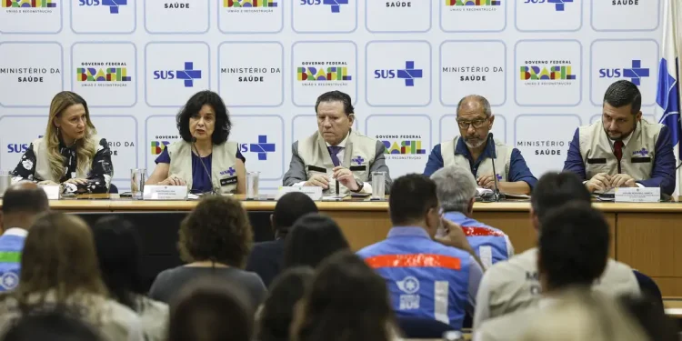 Governo lança ações para se antecipar a período de alta da dengue