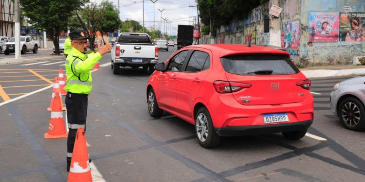 Avenida Pedro Teixeira passar a ter sentido único entre a Constantino Nery e Djalma Batista